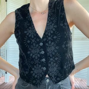 Cropped Vest with Aztec design details! In Black with 4 front buttons